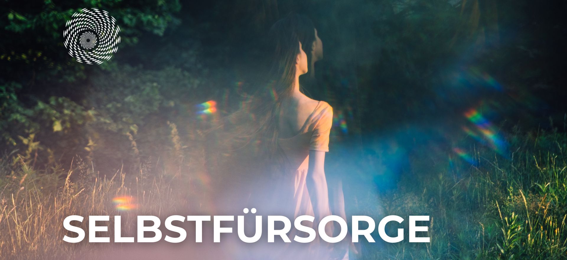 Frau entspannt glücklich Natur, Nebel Regenbogenfarben