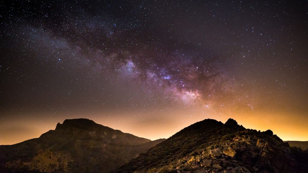 Nachthimmel in Teneriffa über dem Teide Symbolbild für Satsang mit Asha und Marie-Luise
