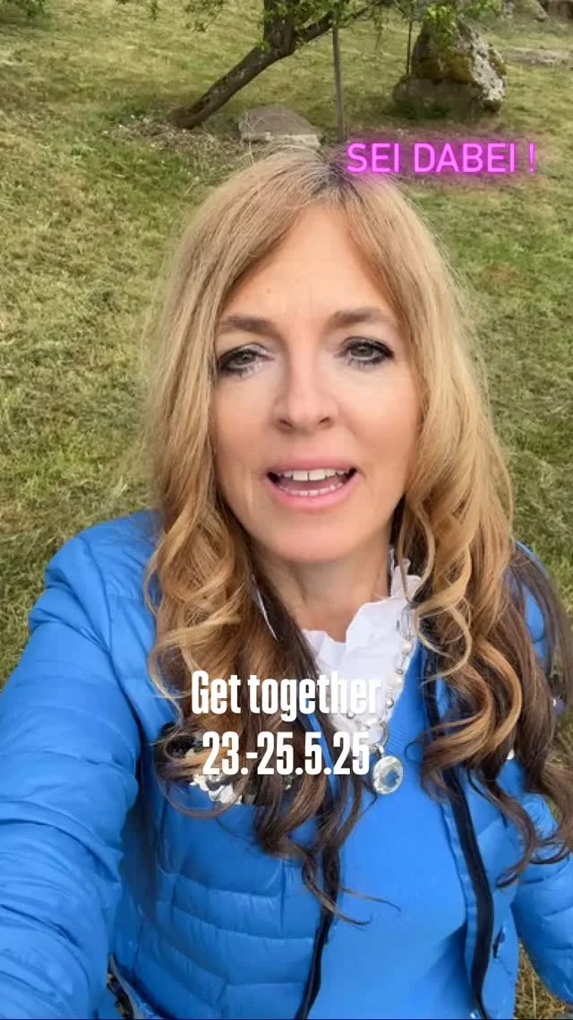 GET TOGETHER RETREAT 
23.-25. Mai 25
Sei noch dabei!

In dieser Zeit des Übergangs spüren viele von uns: Es ruft etwas Neues.
Doch was genau? Wohin führt es dich? Was ist wirklich stimmig – nicht nur im Außen, sondern tief in dir?

An diesem besonderen Wochenende öffnen wir einen Raum, um gemeinsam tiefer zu lauschen:

🌱 Intention
Was ist deine innere Ausrichtung in dieser neuen Zeit?
Nicht aus dem Verstand, sondern aus deiner Wahrheit.
Wir nehmen uns bewusst Zeit, um zu spüren, was dir wirklich wichtig ist.

🤝 Verbindung
Mit dir selbst. Mit anderen. Mit dem größeren Feld, das uns alle trägt.
Du bist nicht allein auf diesem Weg – wir kommen zusammen, um echte Begegnung zu erleben.

🔥 Wandel
Persönlich. Energetisch. Vielleicht sogar seelisch.
Veränderung geschieht nicht immer laut – oft beginnt sie in einem stillen Moment der Klarheit.

🌟 Und du mittendrin.
Nicht als Zuschauer:in, sondern als aktiver Teil dieser Zeitqualität.
Dein Beitrag beginnt dort, wo du ehrlich wirst – mit dir selbst.

Dieses Wochenende ist ein Retreat und es ist ein lebendiger Raum – für dich, für uns, für das Neue.

Spürst du den Ruf?
Dann sei dabei.

🗓️ Du kannst auch tageweise teilnehmen – vom 23. bis 25. Mai 2025.
📍 Mehr Informationen findest du auf unserer Website:
https://biotic-institute.com/get-together/

Wir freuen uns auf Dich! ❤️🤗♥️